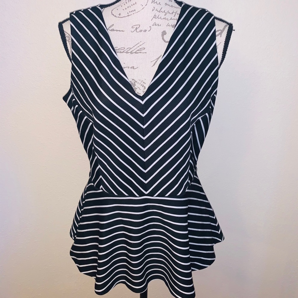 7th Avenue Design Studio Top